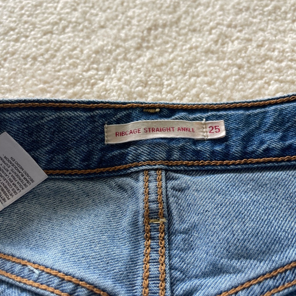 Levi’s Ribcage Ankle High Rise Straight Distressed Jeans - Picture 4 of 8